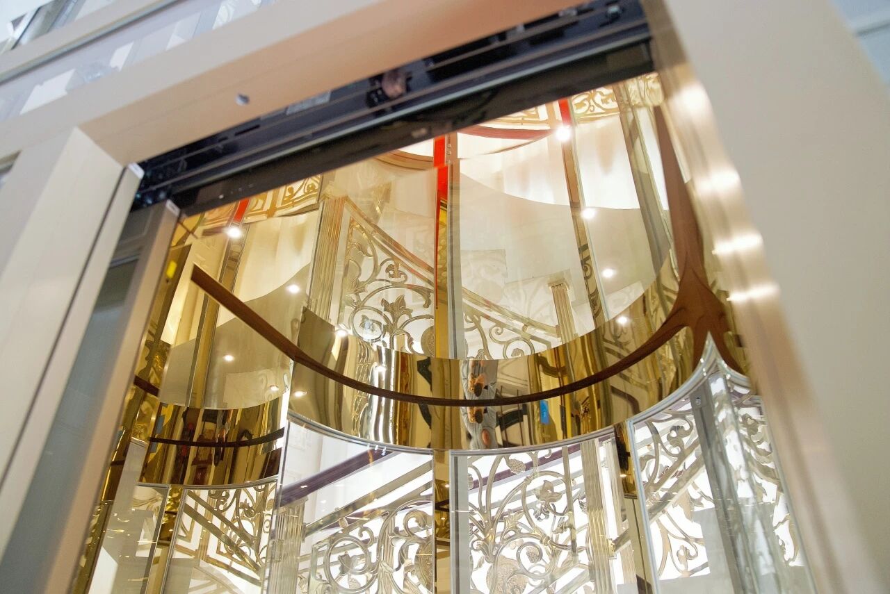 弗朗茨弧形观光电梯，让垂直交通重塑空间美学